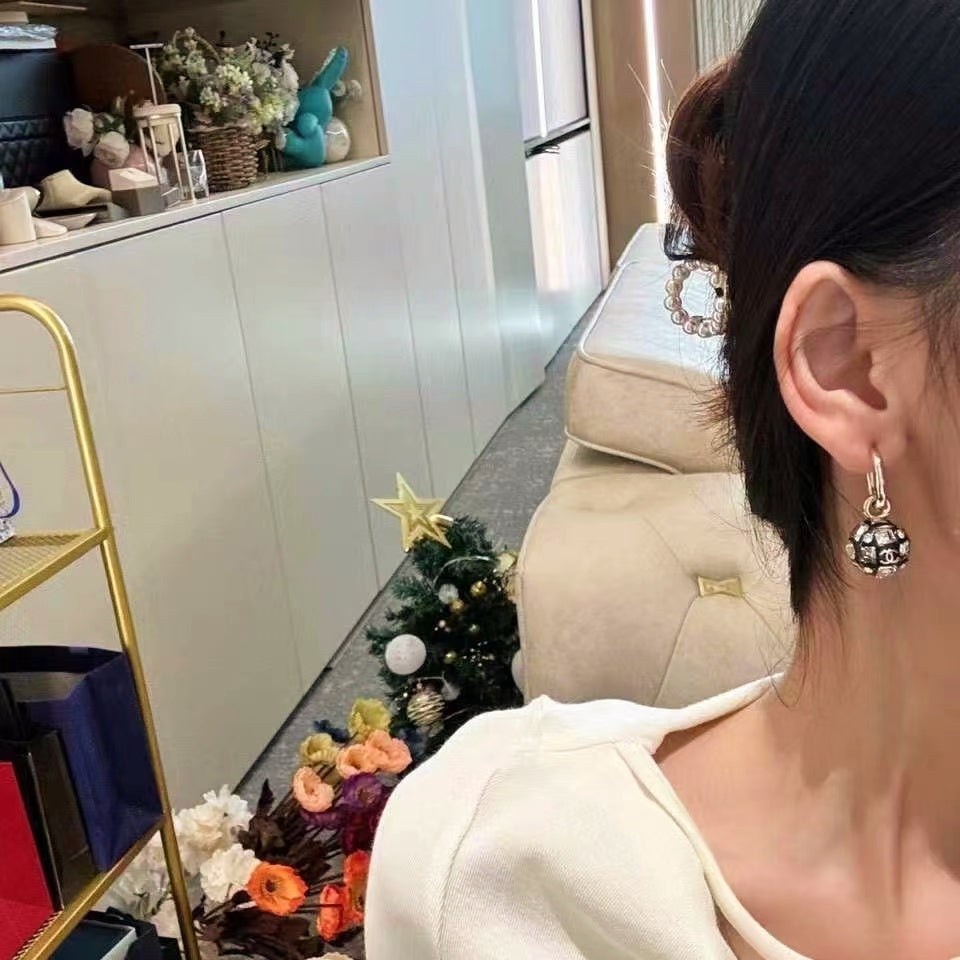 Chanel Round Crystal Earrings - 18K Yellow Gold