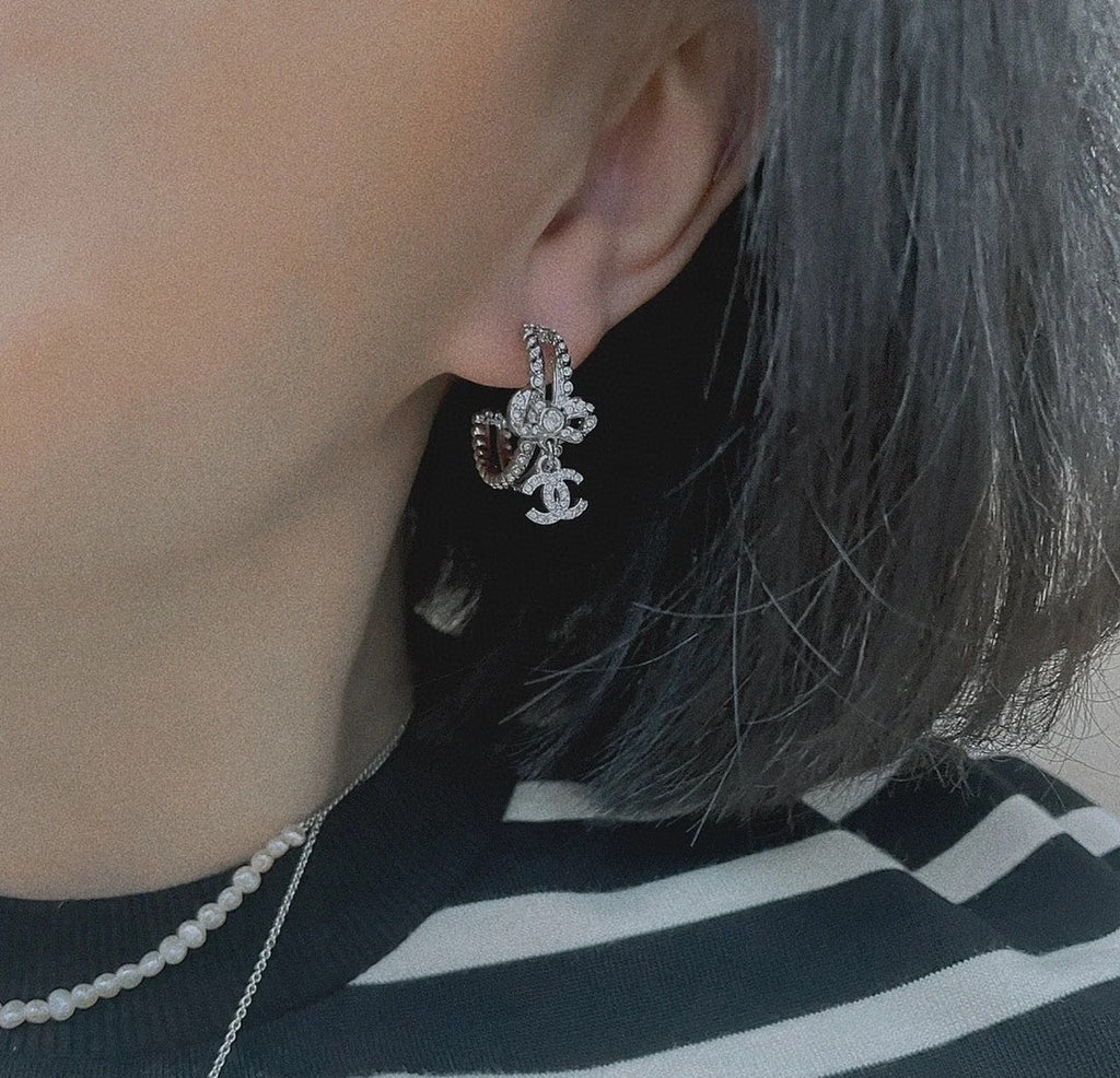 Chanel Diamond Pendant Earrings - 18K White Gold