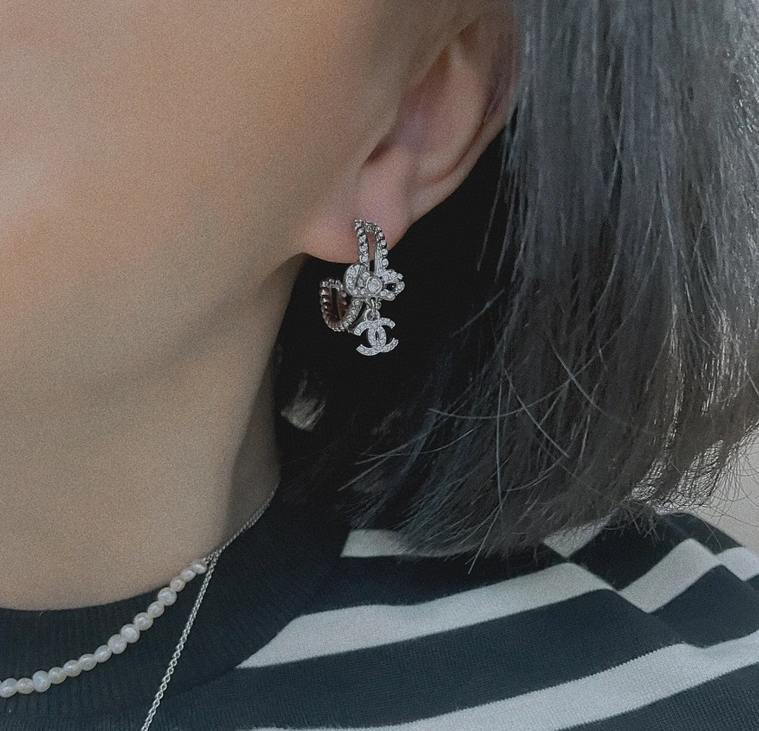 Chanel Diamond Pendant Earrings - 18K White Gold