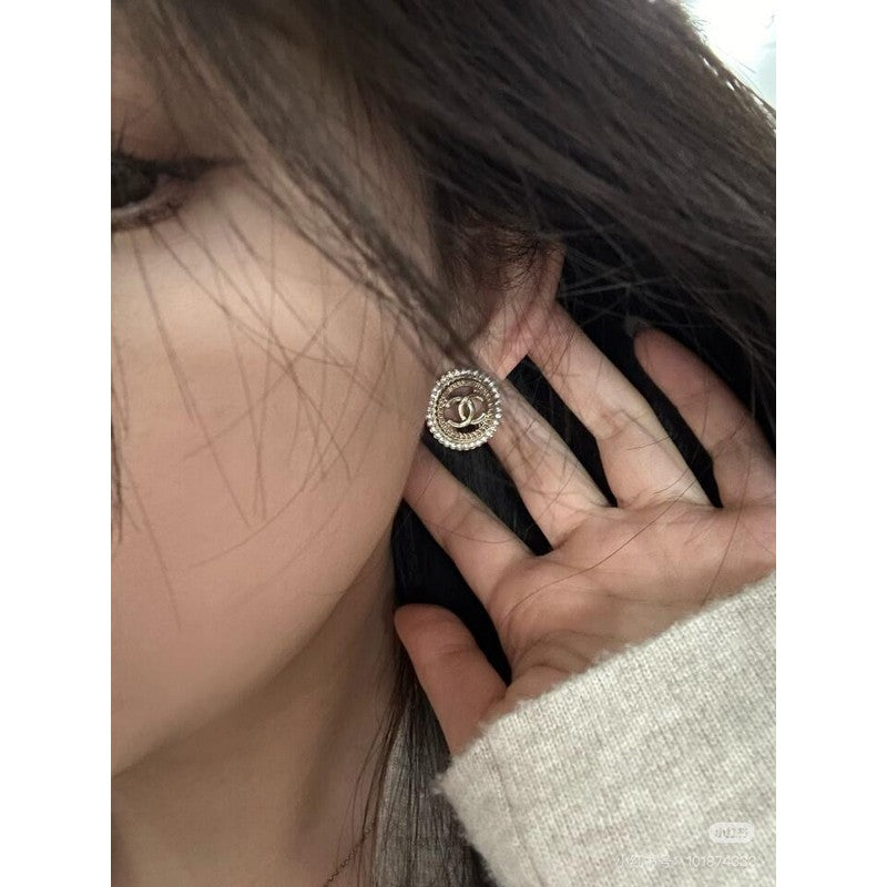 Chanel Classic Diamond Earrings - 18K Yellow Gold