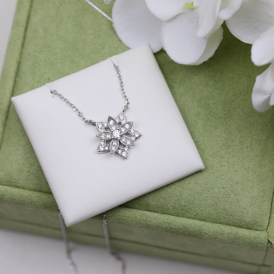 Lotus Openwork Pendant Necklace - 18K Gold