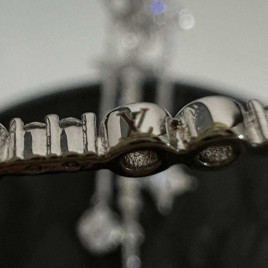 Louis Vuitton Diamond Flowers Long Earrings - 18K White Gold