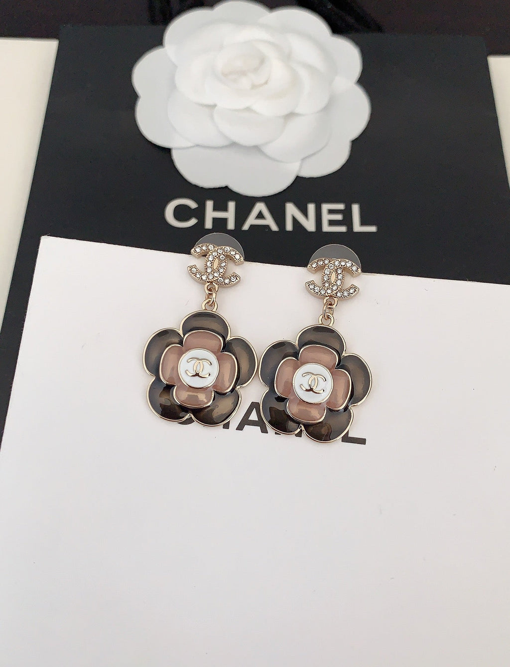 Chanel Flower Pendant Earrings - 18K Yellow Gold