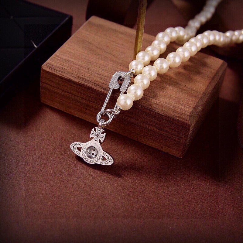 Vivienne West Mini Bas Relief Pearl Necklace
