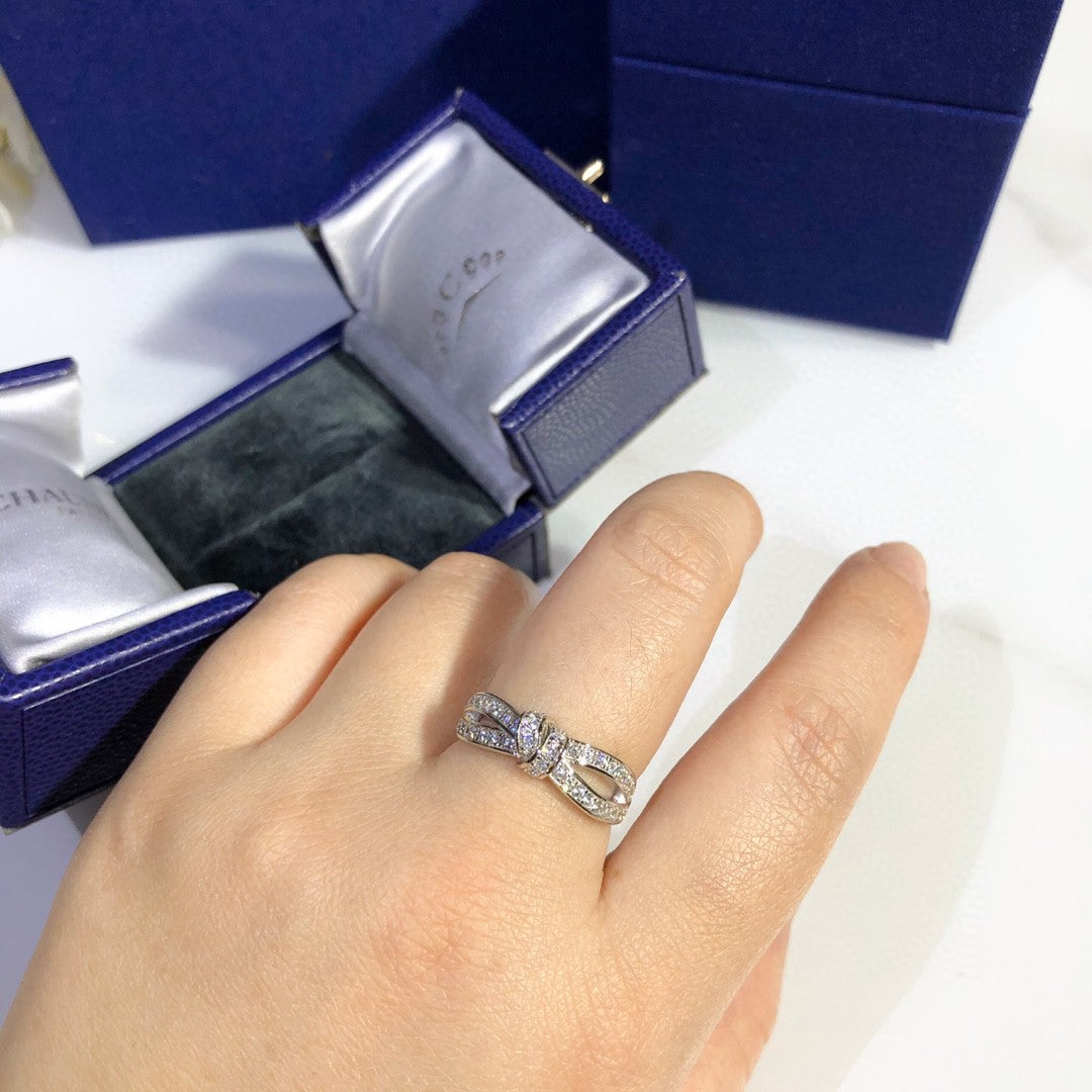 Moissanite Ring - 18K White Gold