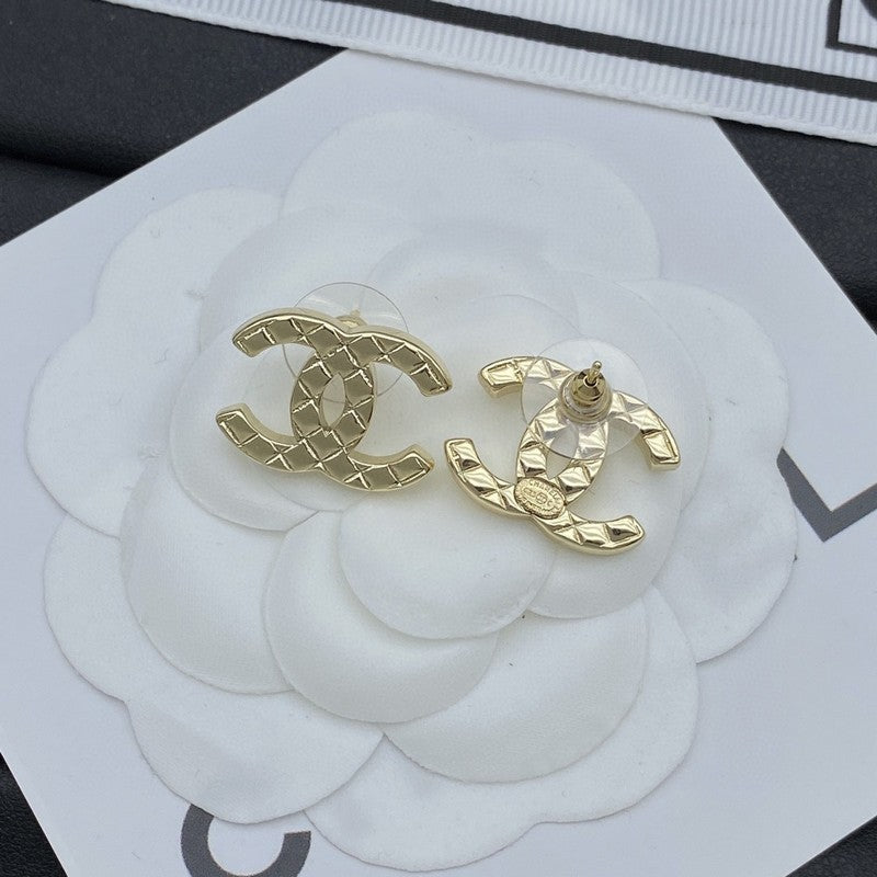 Chanel Classic Earrings - 18K Yellow Gold