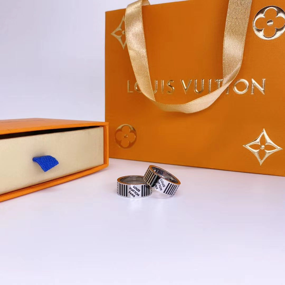 Louis Vuitton Damier Black Ring - 18K White Gold