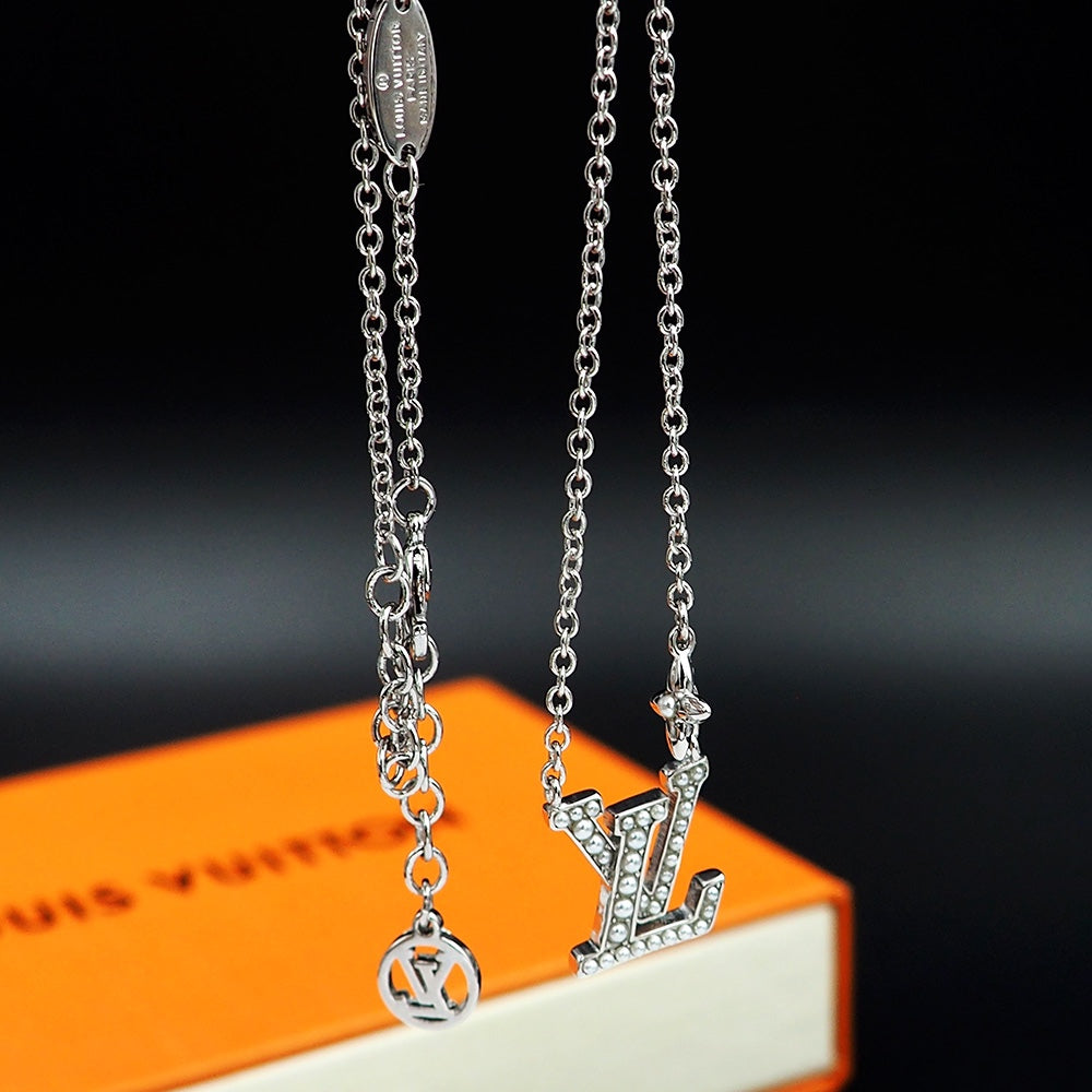 Louis Vuitton Iconic Pearl Necklace