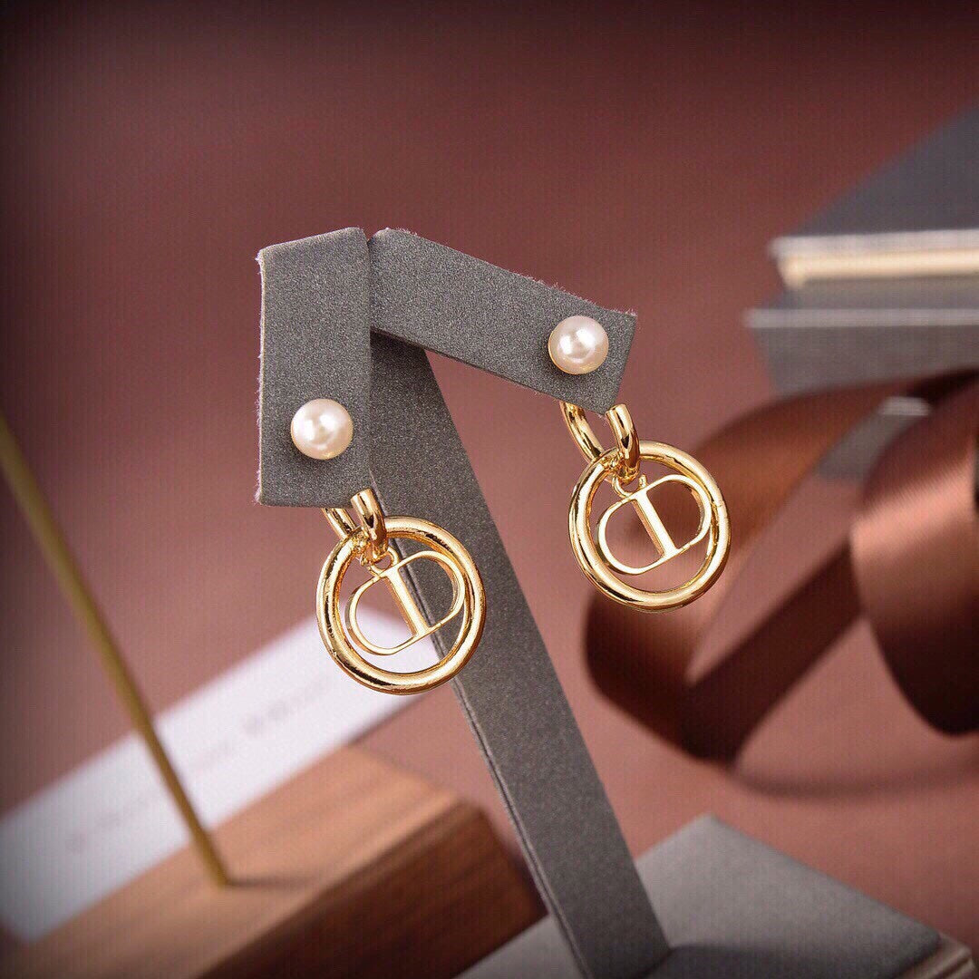 Dior 30 Montaigne Pearl Earrings
