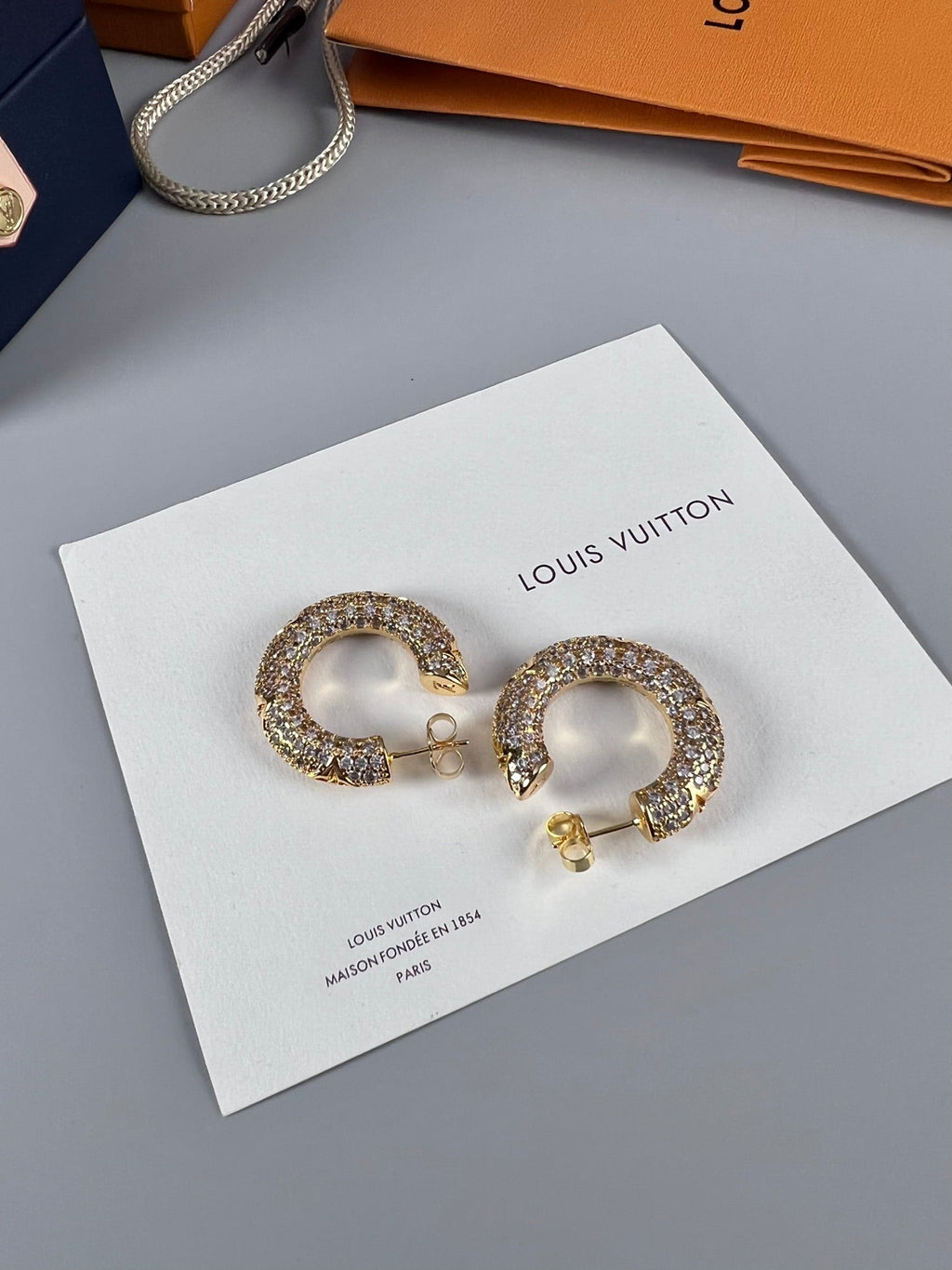 Louis Vuitton Circle Diamond Earrings - 18K Gold