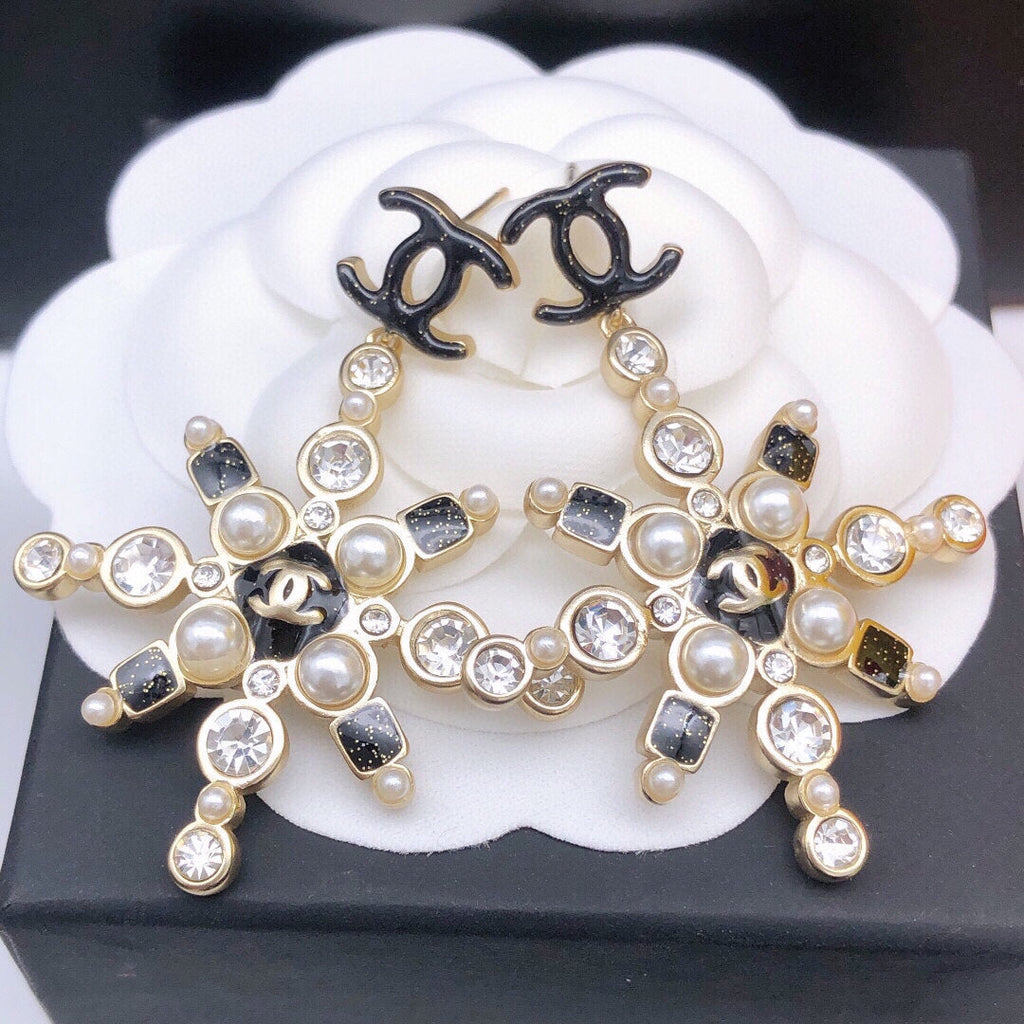 Chanel Snow Flowers Earrings - 18K Yellow Gold