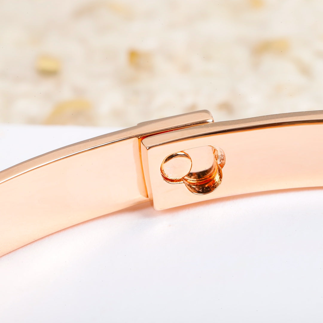 Hermes Collier De Chien Diamond Bracelet - 18K Gold
