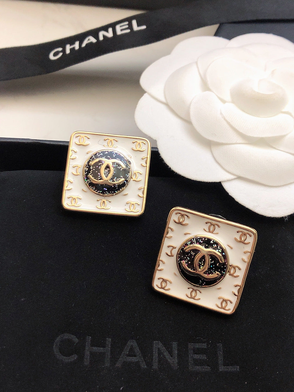 Chanel Vintage Earrings - 18K Yellow Gold