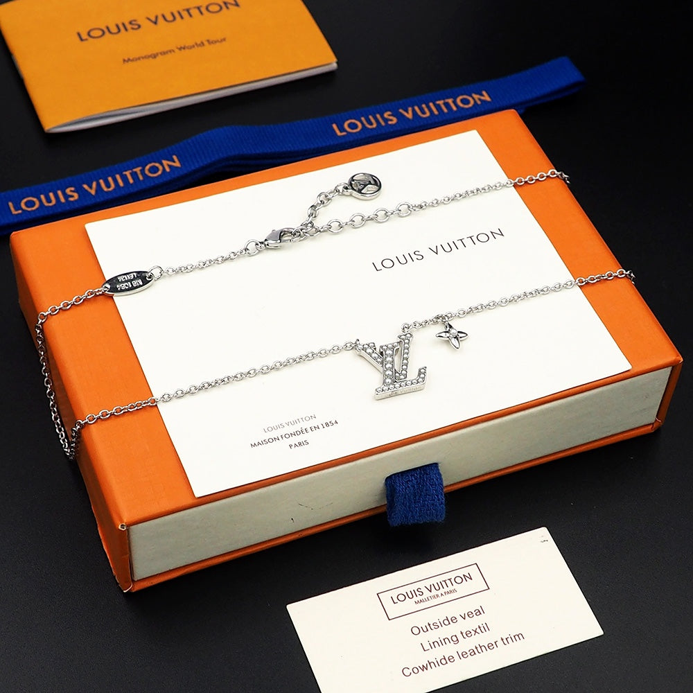 Louis Vuitton Iconic Pearl Necklace