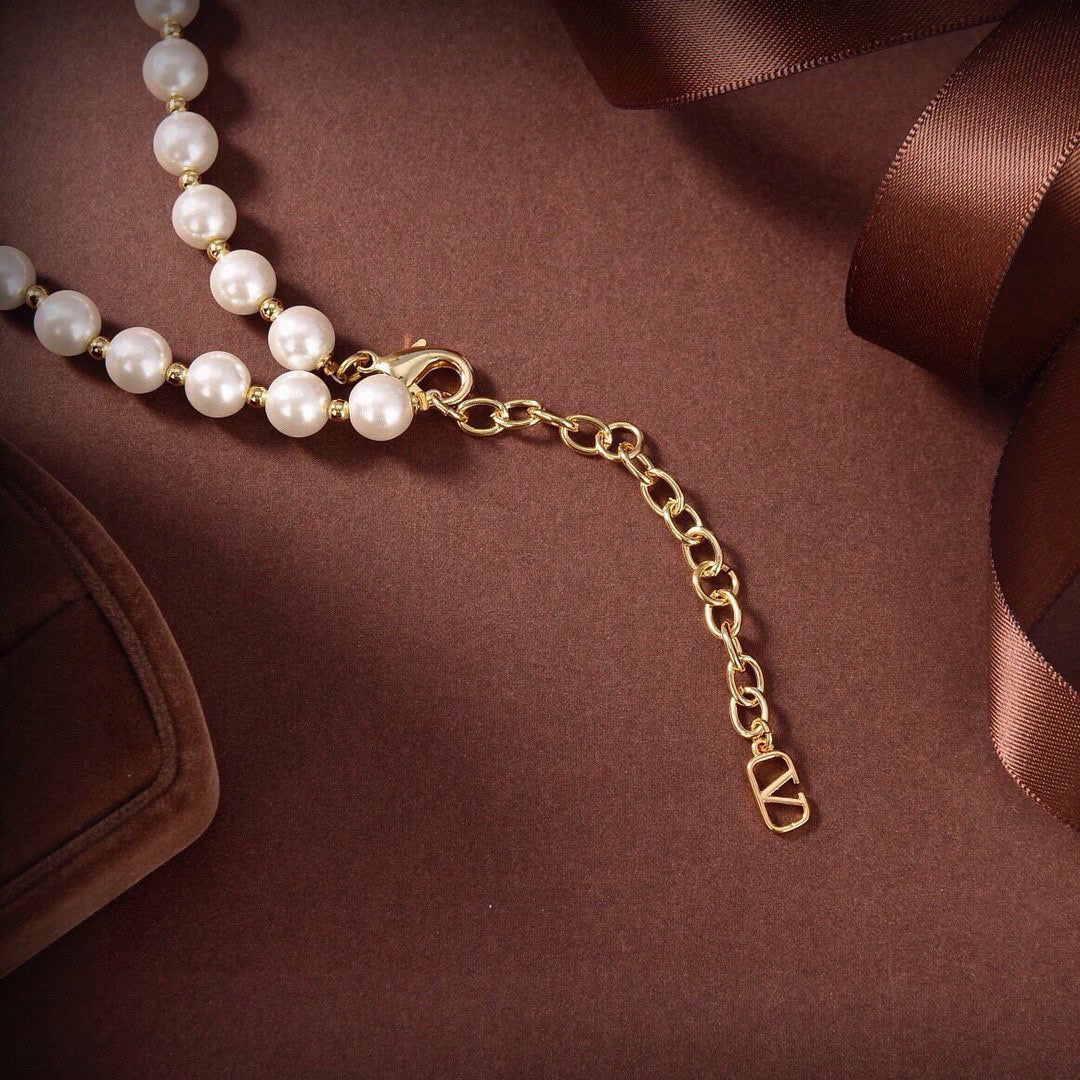 VLogo Pearls Choker Necklace