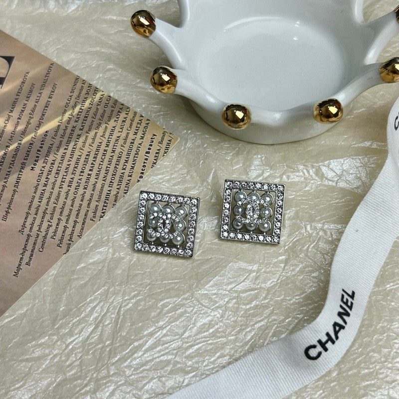 Chanel Diamond & Pearl Square Earrings - 18K White Gold