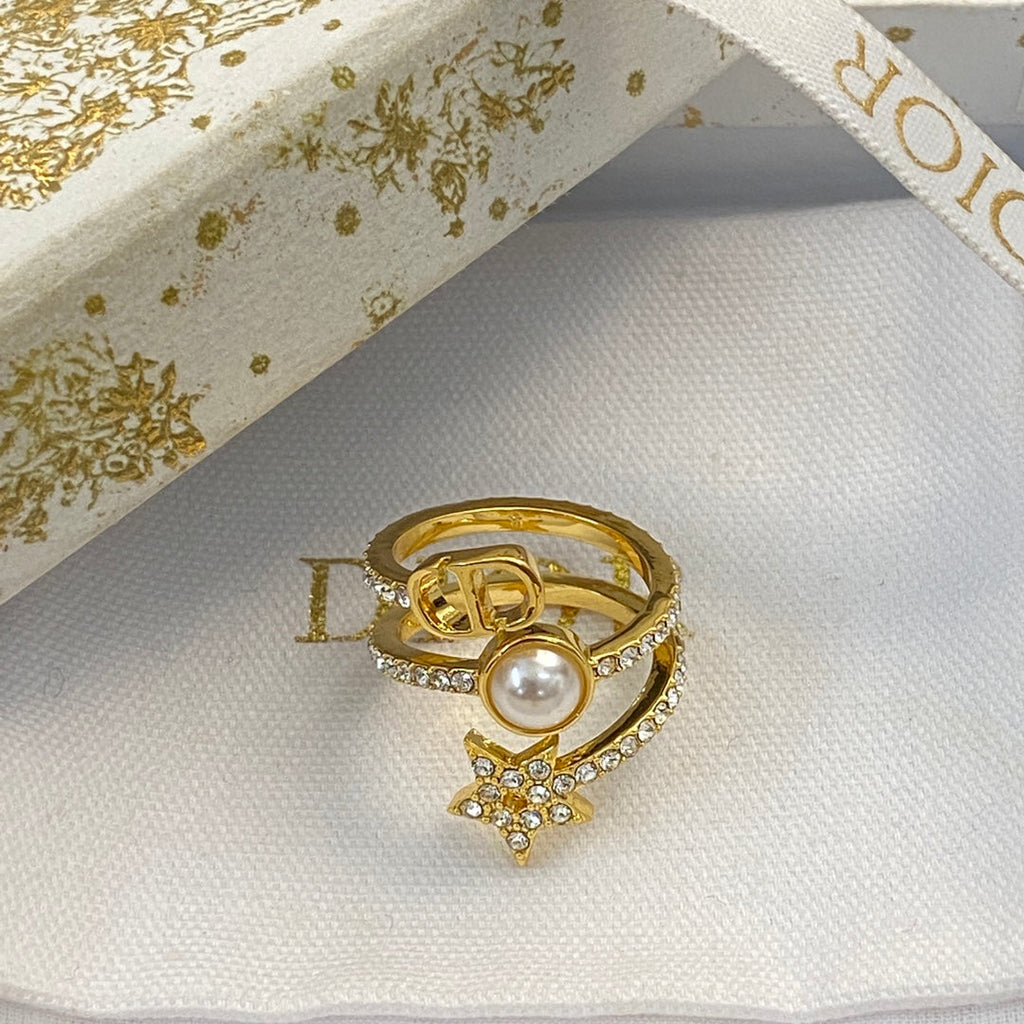 Dior Star Pearl Ring - 18K Yellow Gold