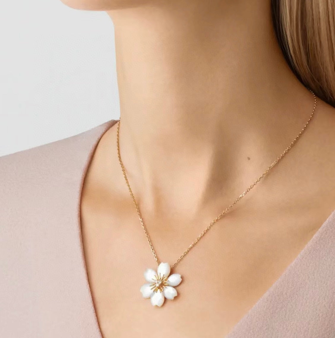 Rose De Noel Clip Pendant Necklace - 18K Gold