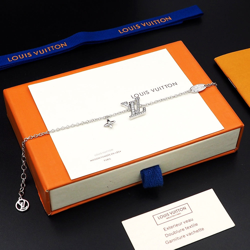 Louis Vuitton Iconic Pearl Bracelet