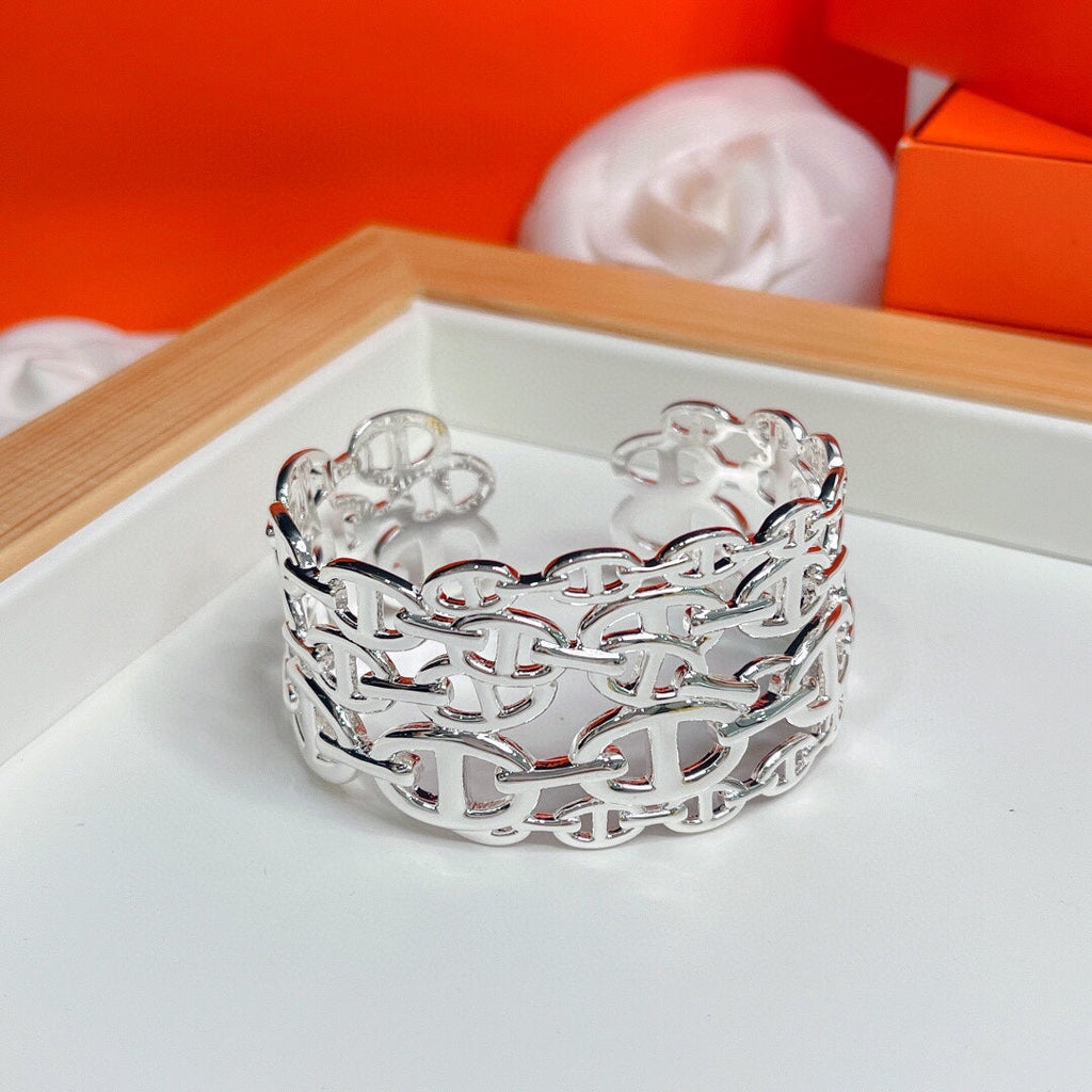 Hermes Chaine D'Ancre Wide Cutwork Bracelet - 18K Gold