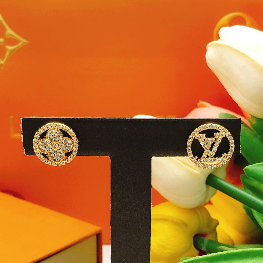 Louis Vuitton Blossom Diamond Earrings - 18K Gold