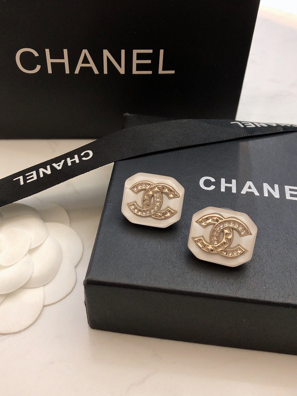 Chanel Resin Earrings - 18K Yellow Gold