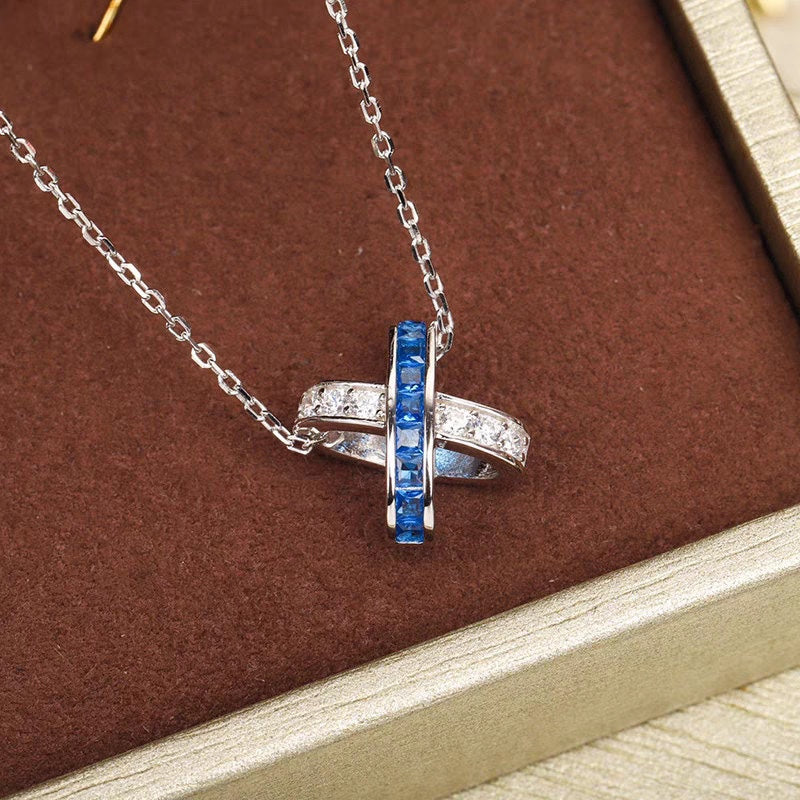 Jeux De Liens Pendant Necklace