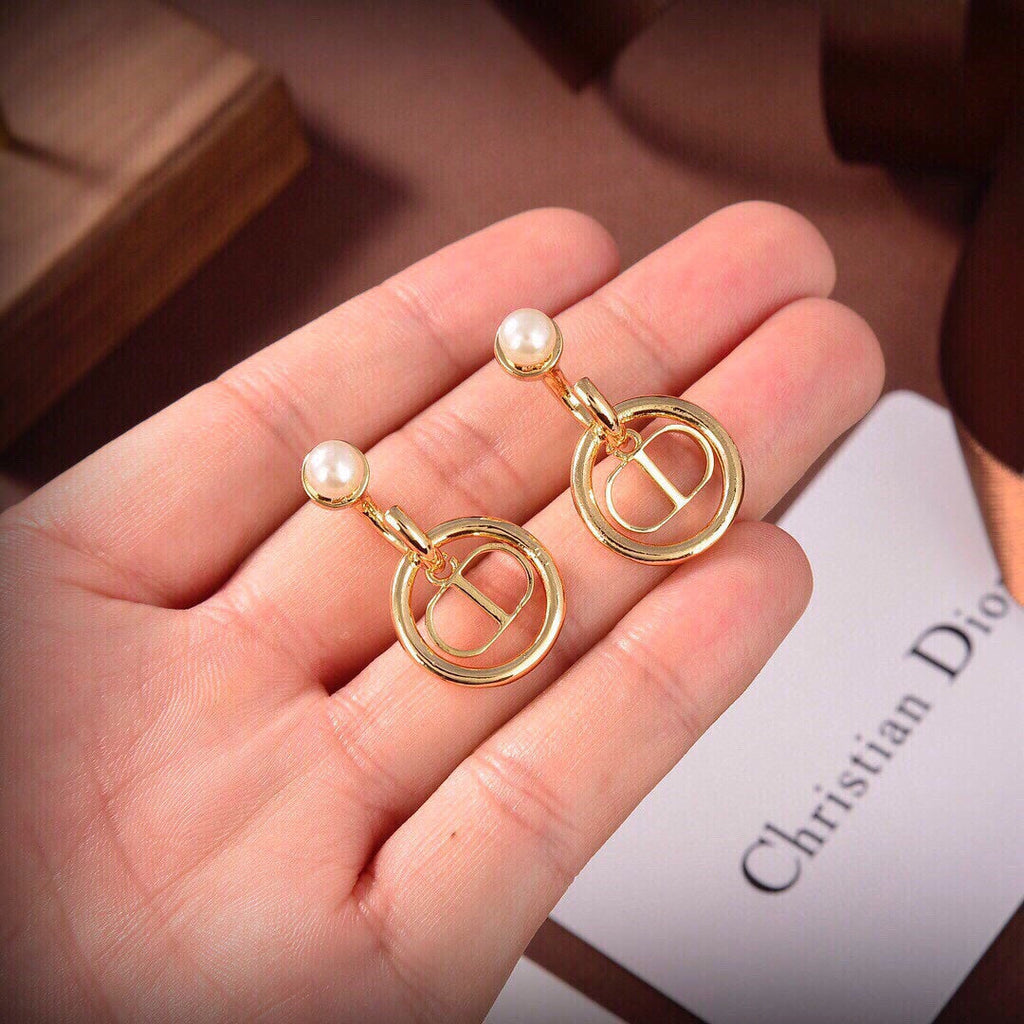 Dior 30 Montaigne Pearl Earrings