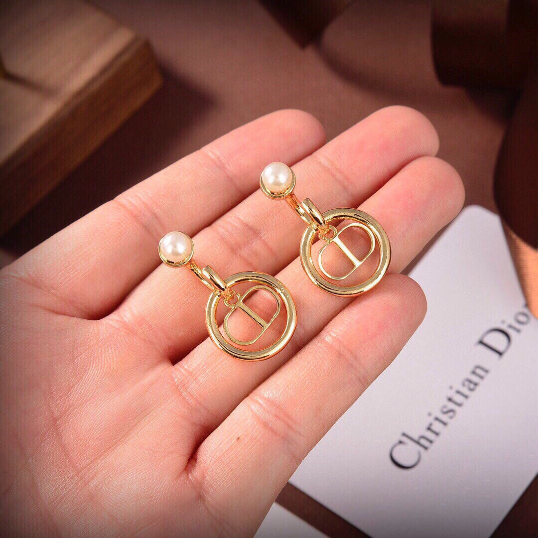 Dior 30 Montaigne Pearl Earrings