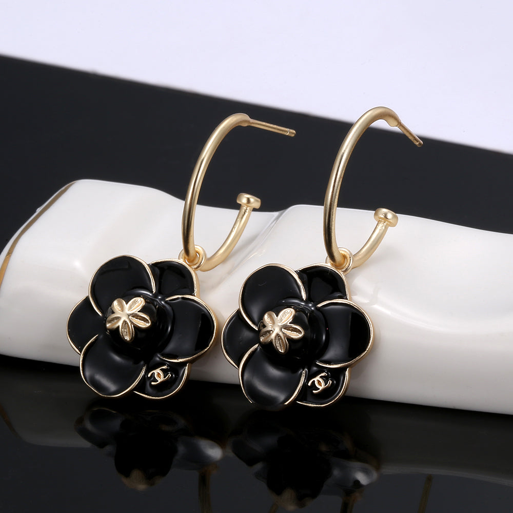 Chanel Flower Earrings - 18K Yellow Gold