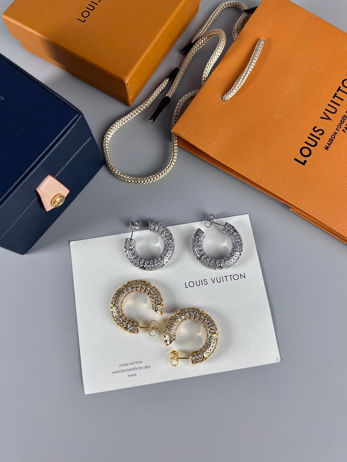 Louis Vuitton Circle Diamond Earrings - 18K Gold