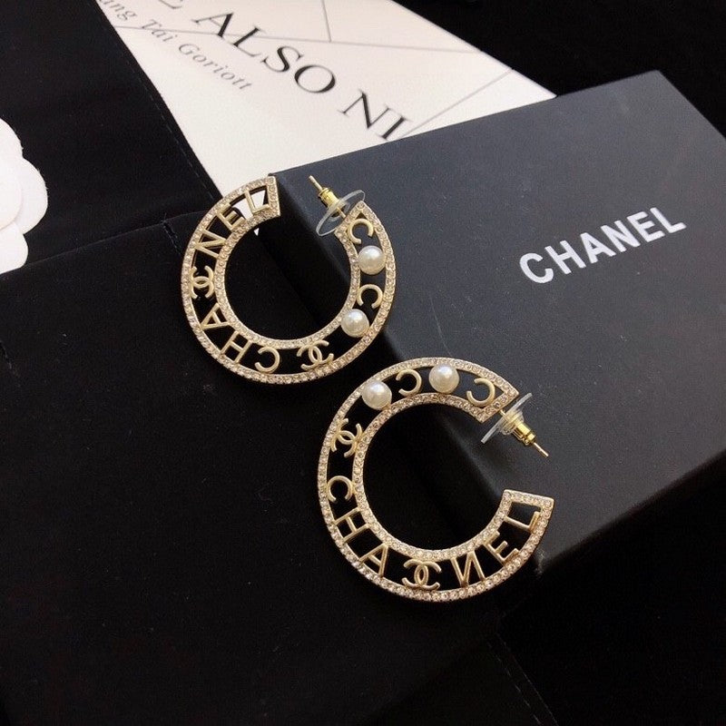 Chanel Circle Pearl Earrings - 18K Yellow Gold