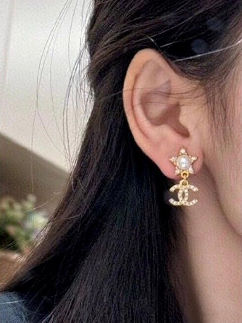 Chanel Star Crystal Earrings - 18K Yellow Gold