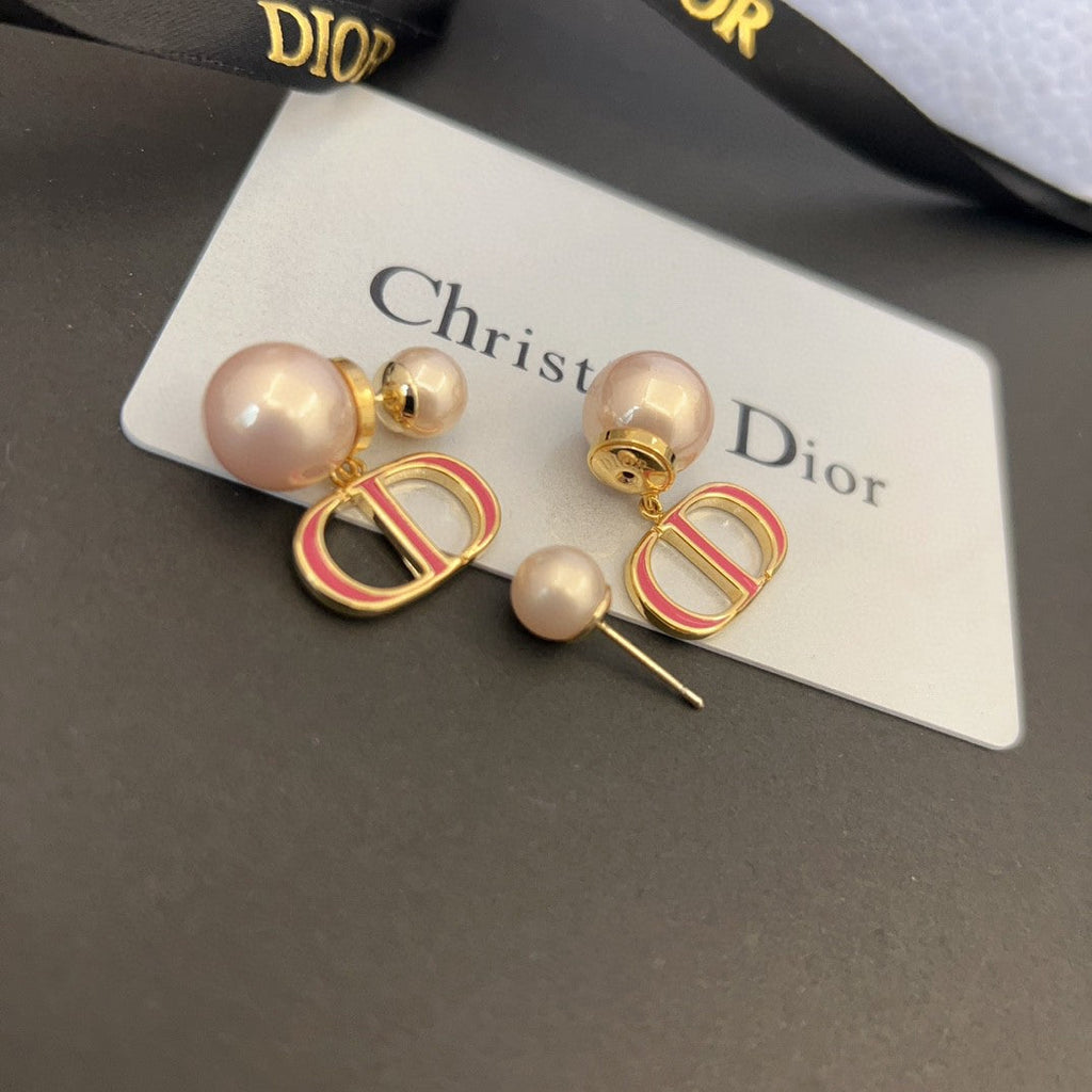 Dior 30 Montaigne Rani Pink Pearl Earrings
