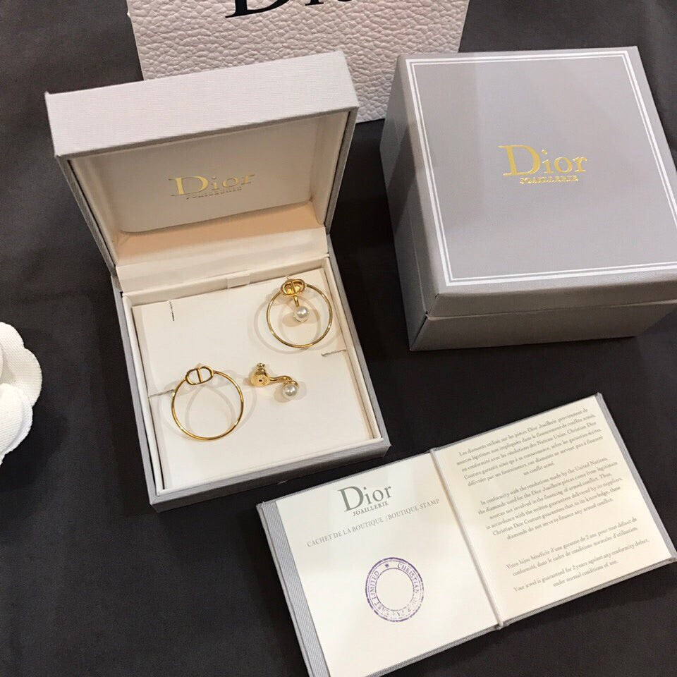 Dior 30 Montaigne Pearl Earrings
