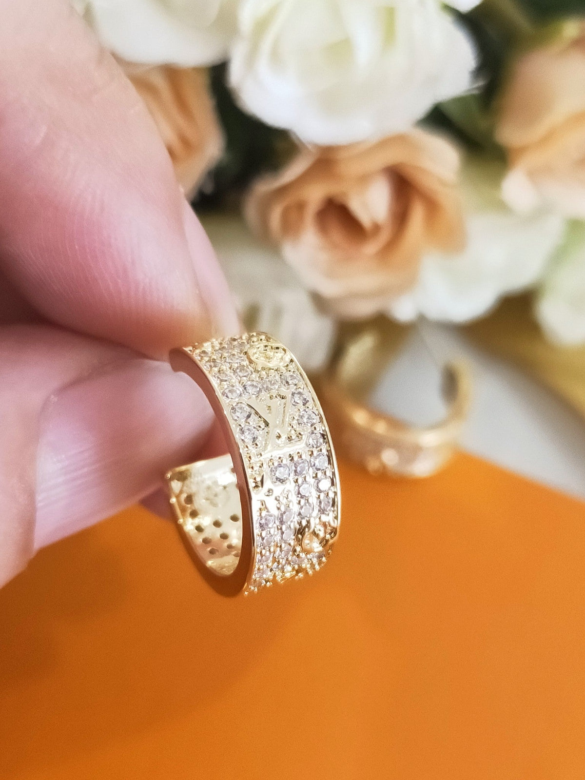 Louis Vuitton Circle Earrings - 18K Yellow Gold