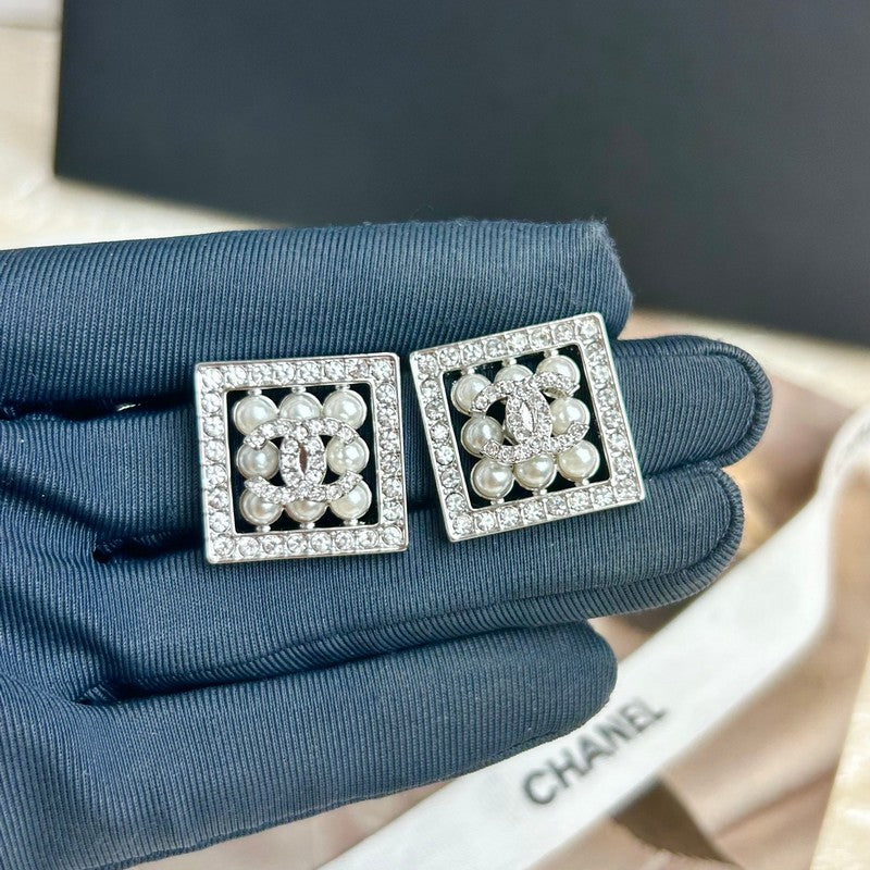 Chanel Diamond & Pearl Square Earrings - 18K White Gold