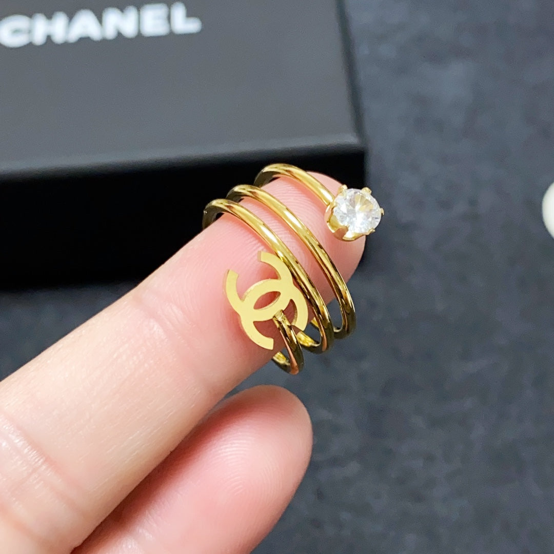 Chanel Vintage Pearl Ring - 18K Yellow Gold