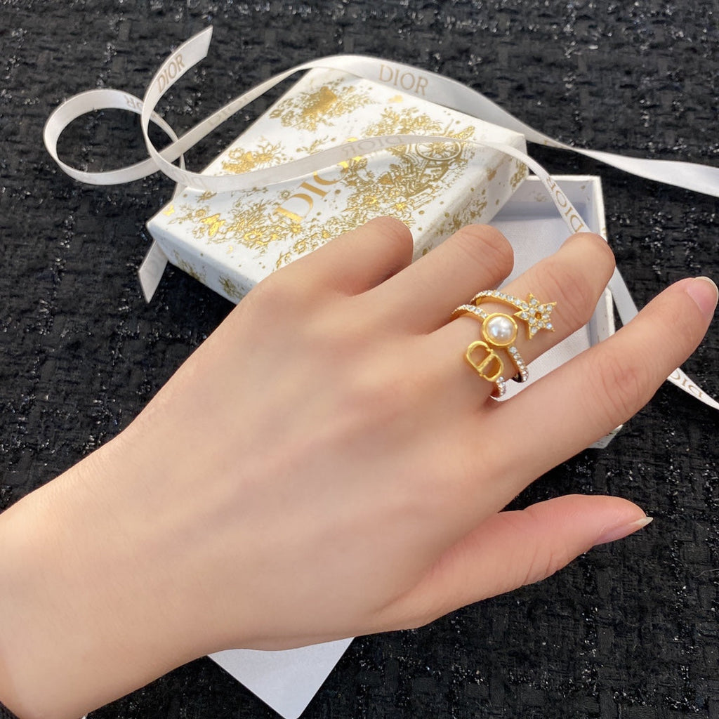 Dior Star Pearl Ring - 18K Yellow Gold