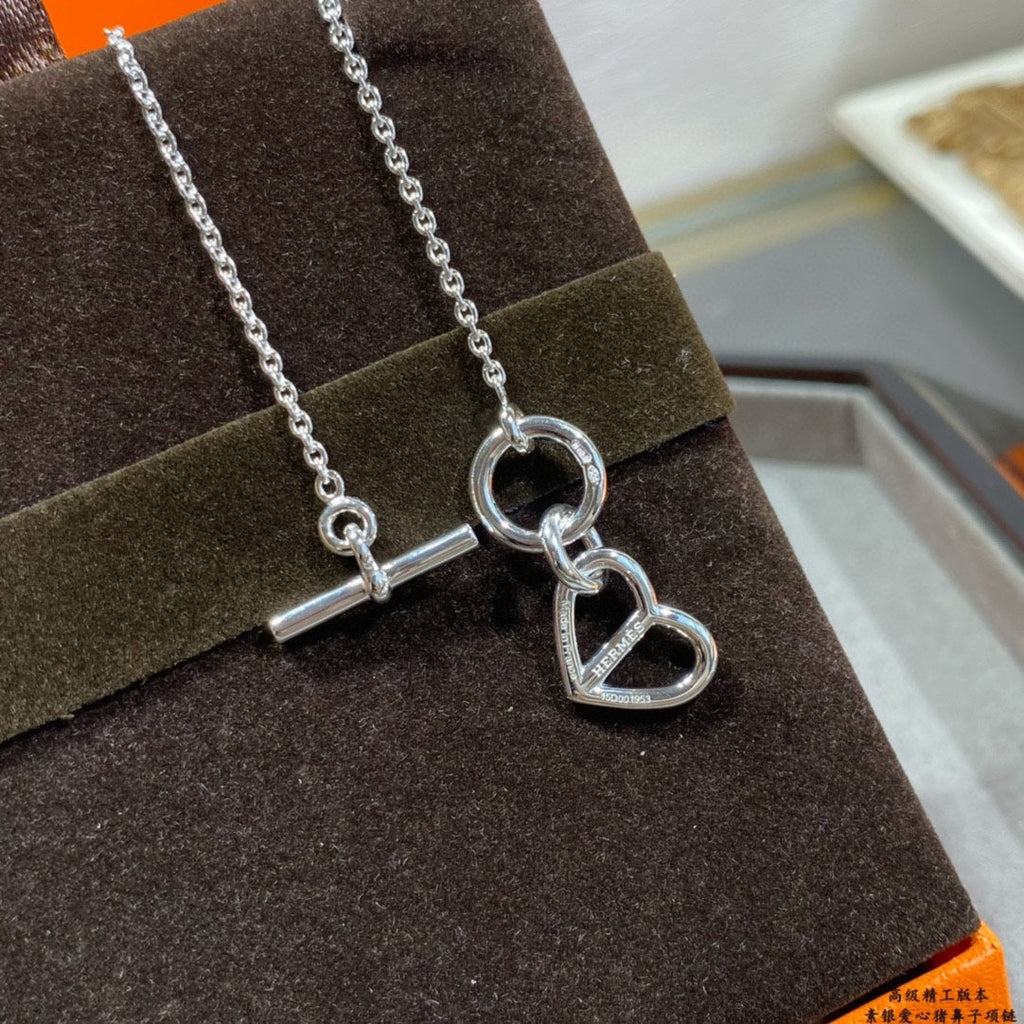 Hermes Cache-coeur Amulette Pendant Necklace