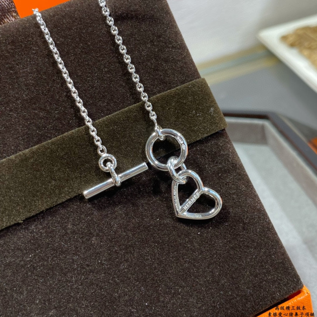 Hermes Cache-coeur Amulette Pendant Necklace