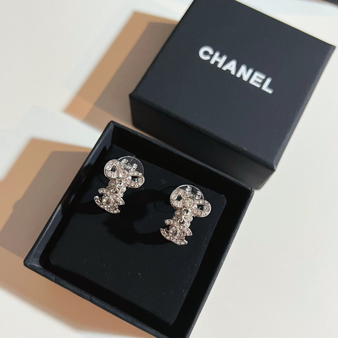 Chanel Diamond Pendant Earrings - 18K White Gold