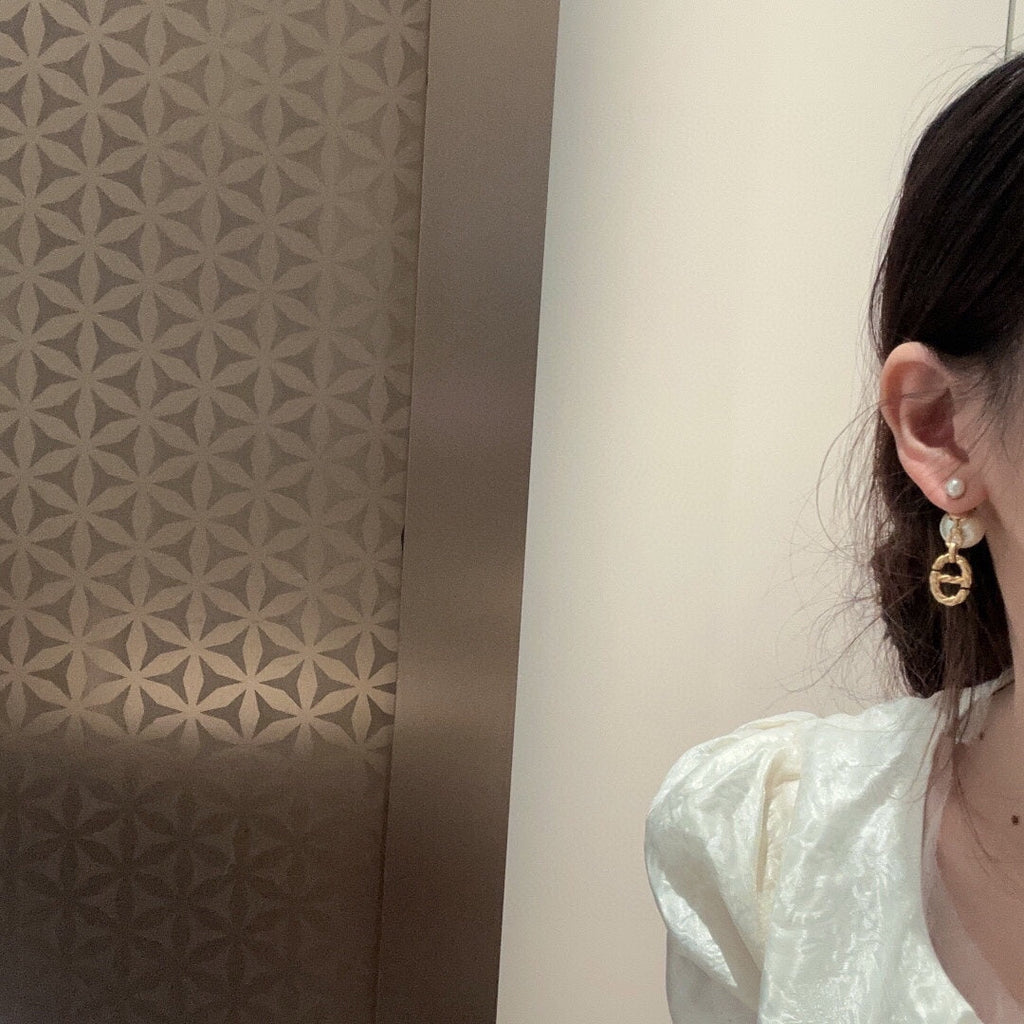 Dior 30 Montaigne Pearl Earrings