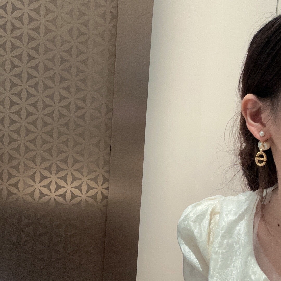 Dior 30 Montaigne Pearl Earrings
