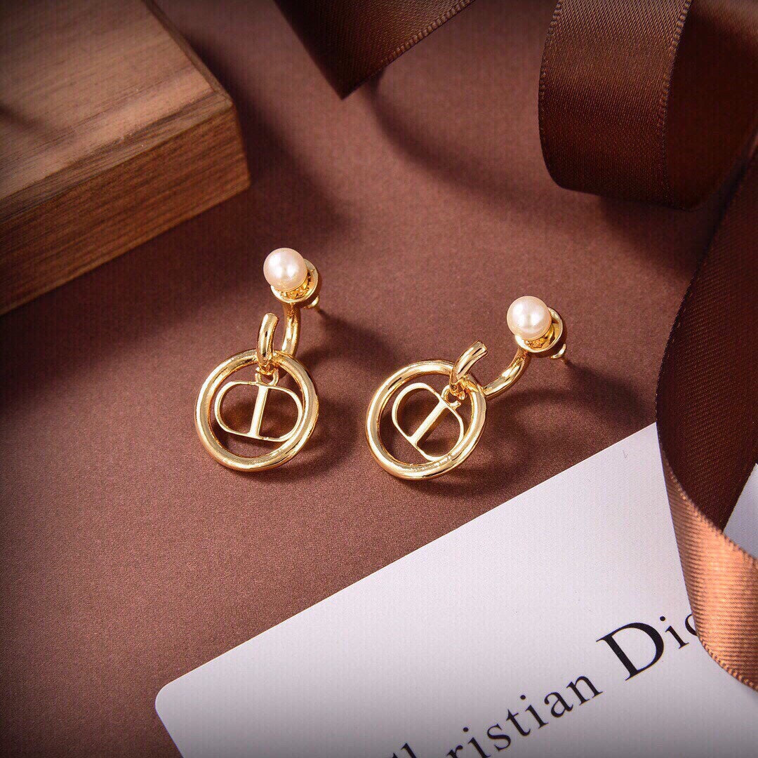 Dior 30 Montaigne Pearl Earrings