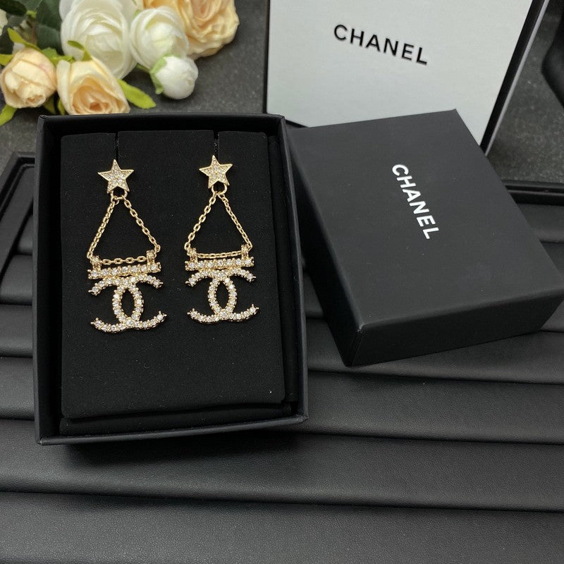 Chanel Star Earrings - 18K Yellow Gold