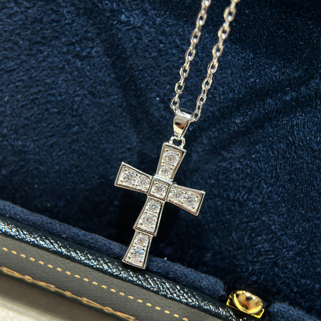 Moissanite Pendants Necklace - 18K Gold