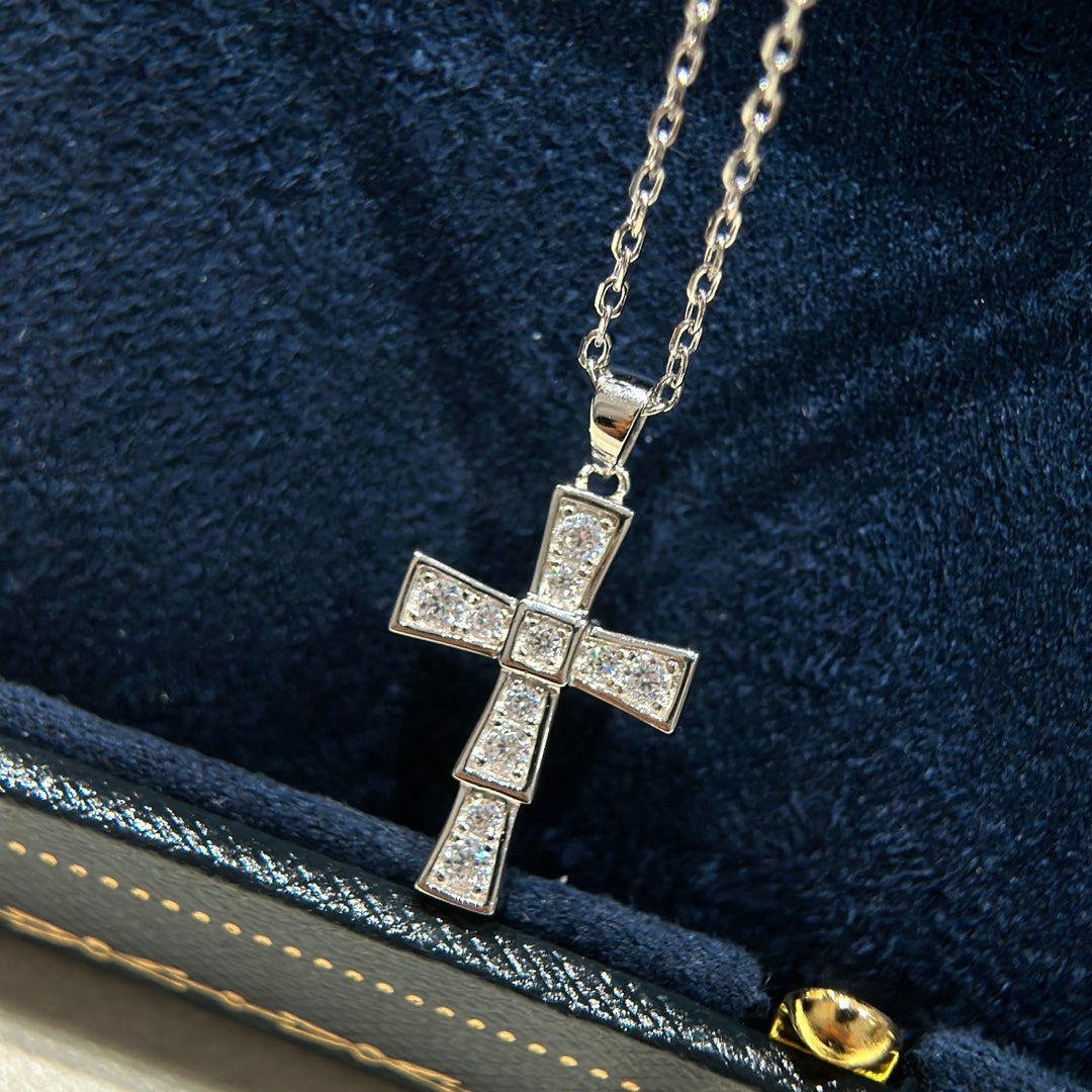 Moissanite Pendants Necklace - 18K Gold