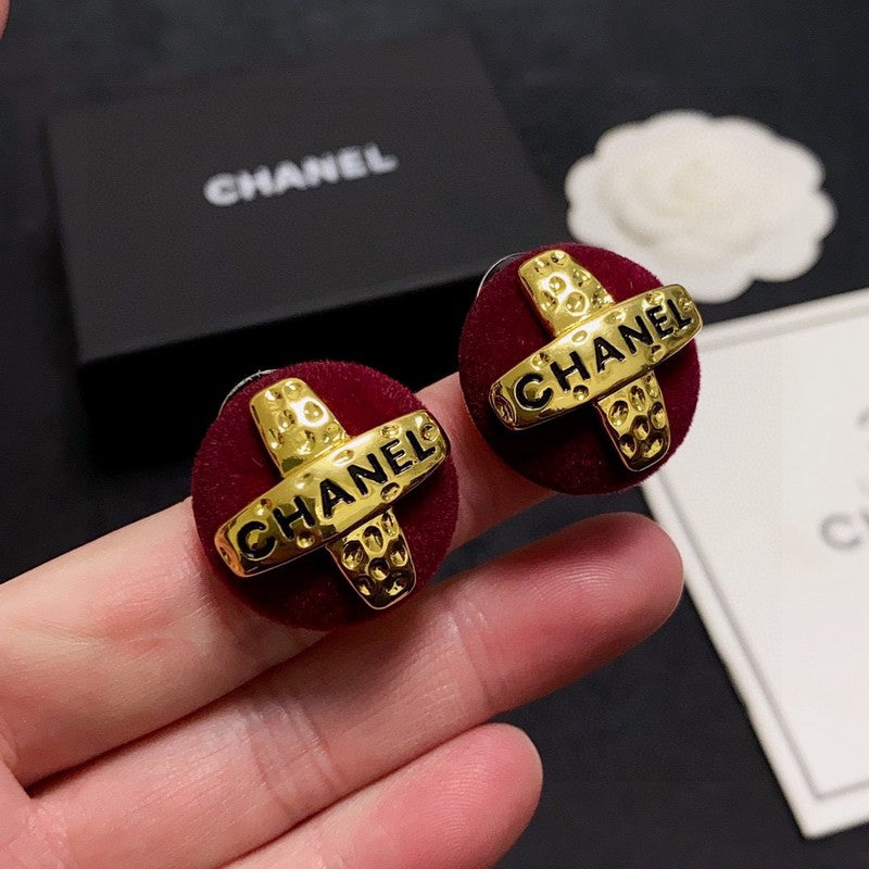 Chanel Red Earrings - 2 cm Height - 18K Yellow Gold