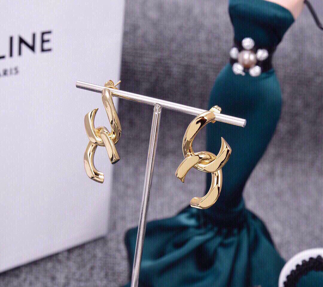 Celine Triomphe Earrings - 18K Yellow Gold